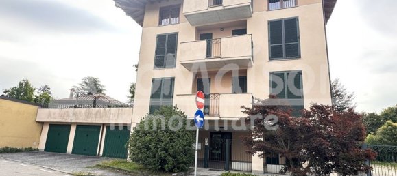 Apartamento de 4 dormitorios en Gavirate, Italy No. 361315 4