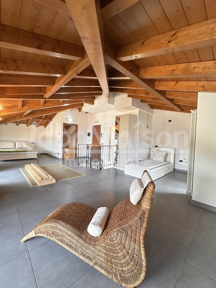 Apartamento de 4 dormitorios en Gavirate, Italy No. 361315