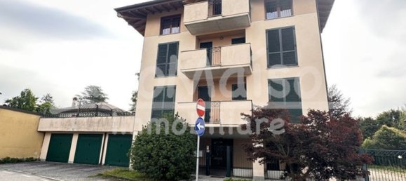 Apartamento de 4 dormitorios en Gavirate, Italy No. 361315 3