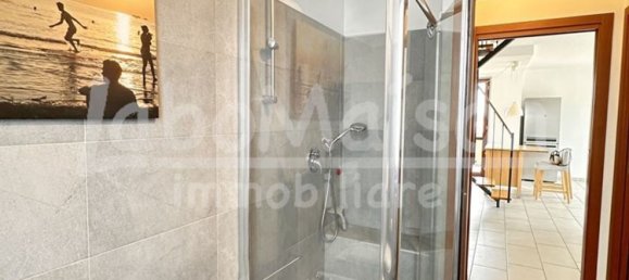 Apartamento de 4 dormitorios en Gavirate, Italy No. 361315 8