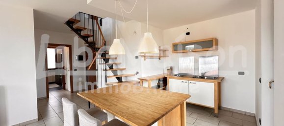 Apartamento de 4 dormitorios en Gavirate, Italy No. 361315 27