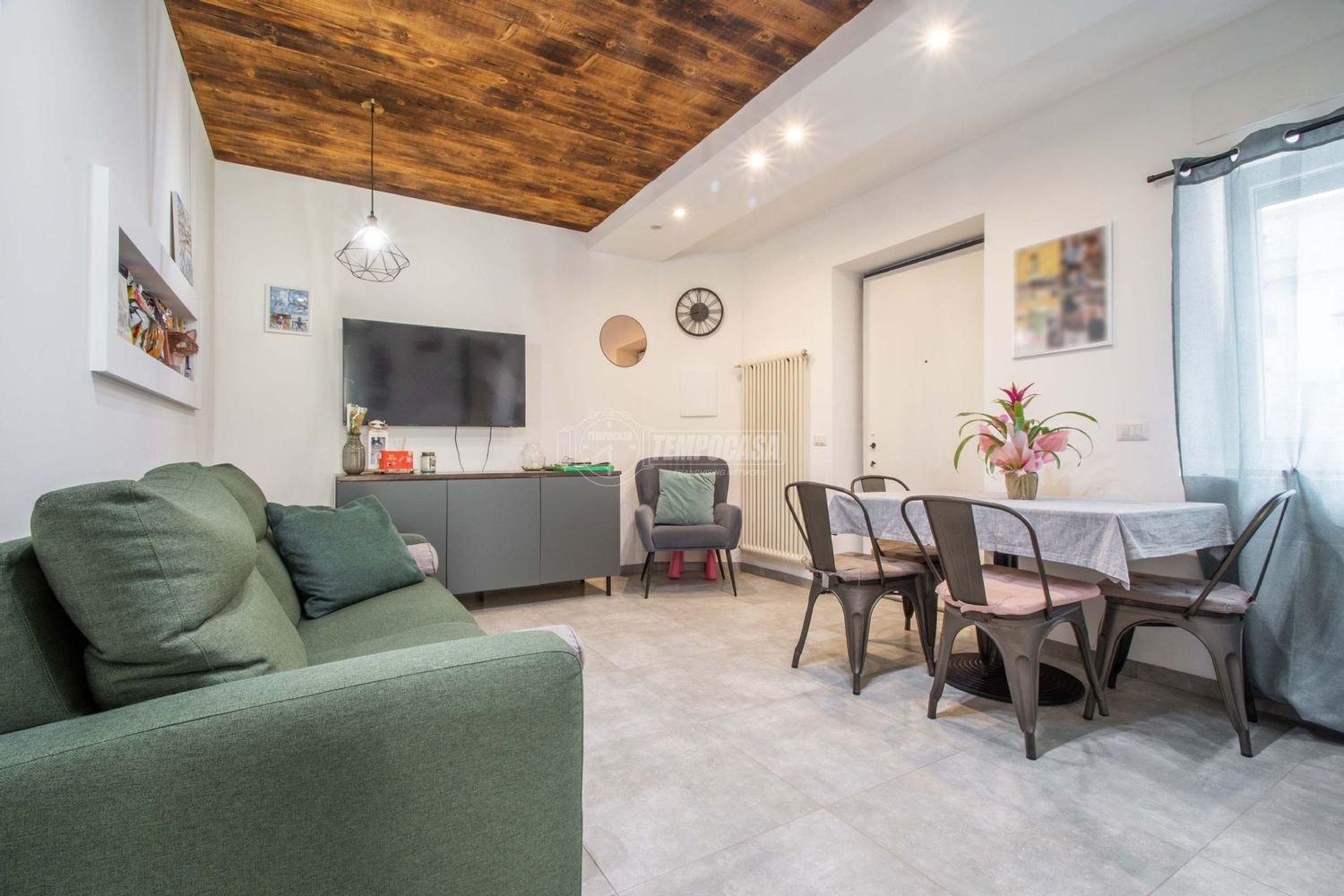 Dúplex de 2 habitaciónes en Olgiate Olona, Italy No. 217471