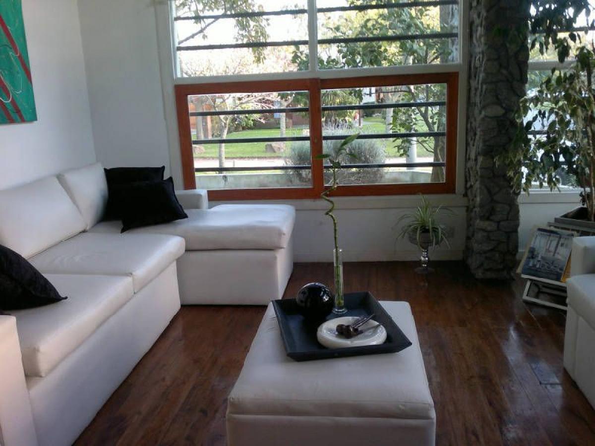 4 bedrooms House in Mar del Plata, Argentina No. 66708