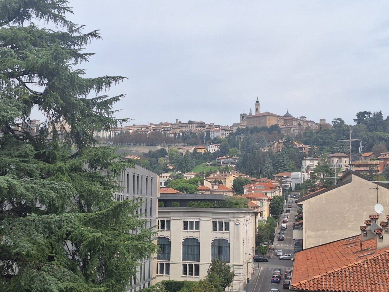 Apartamento de 3 dormitorios en Bergamo, Italy No. 402018