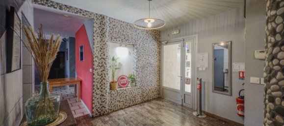 300m² Commercial property in Nimes, France No. 361623 3