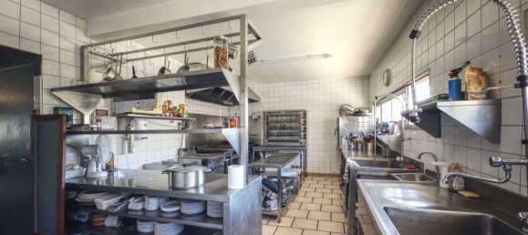 300m² Commercial property in Nimes, France No. 361623 5