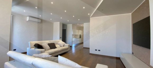 3 rooms Apartment in Bari, Italy No. 23786 5