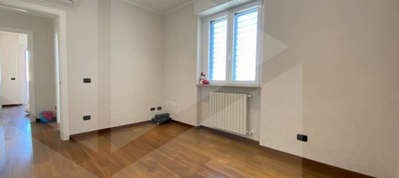 3 rooms Apartment in Bari, Italy No. 23786 21