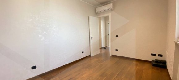 3 rooms Apartment in Bari, Italy No. 23786 22