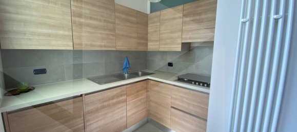 3 rooms Apartment in Bari, Italy No. 23786 8