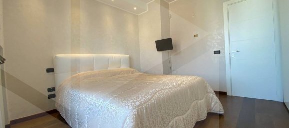 3 rooms Apartment in Bari, Italy No. 23786 39