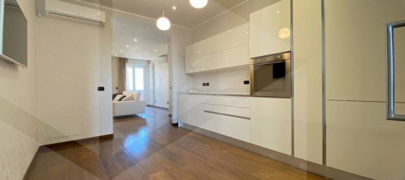 3 rooms Apartment in Bari, Italy No. 23786 9