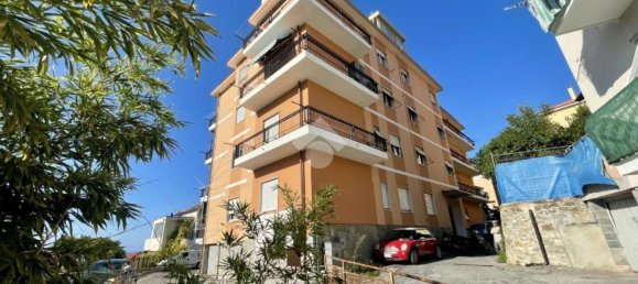 3 bedrooms Apartment in Imperia, Italy No. 372774 3