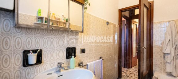 3 rooms House in Lambrugo, Italy No. 110040 16