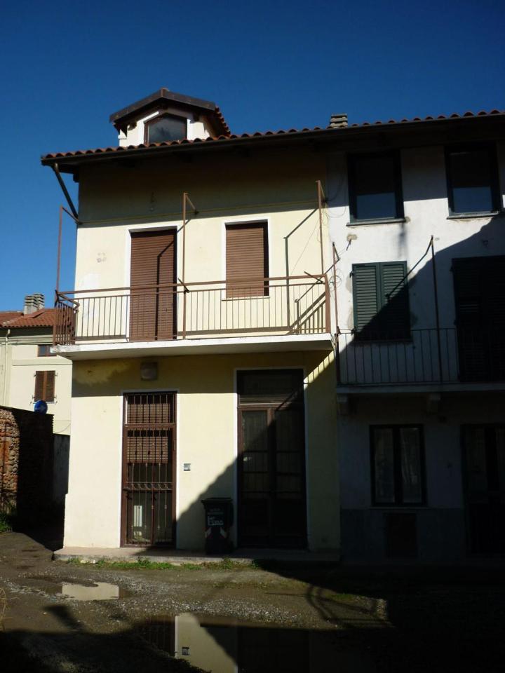 5 rooms Apartment in Cirié, Italy No. 17635