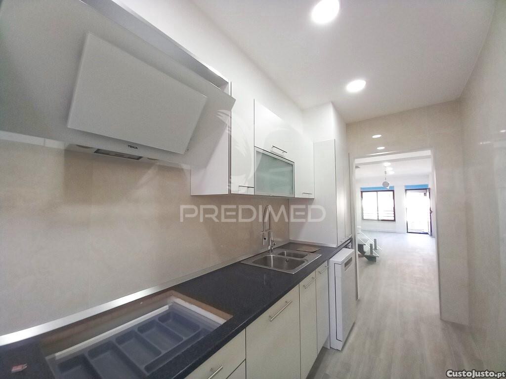 4 bedrooms Apartment in Costa da Caparica, Portugal No. 30537
