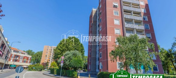 4 rooms Apartment in Milan, Italy No. 284681 2