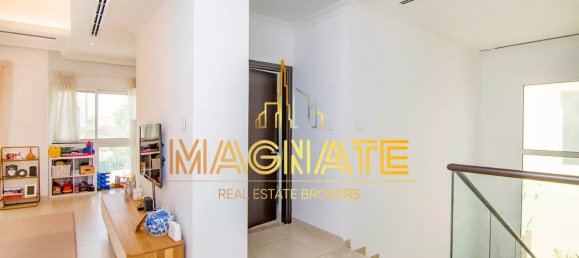 4 bedrooms Villa in Al Barsha, UAE No. 798 2