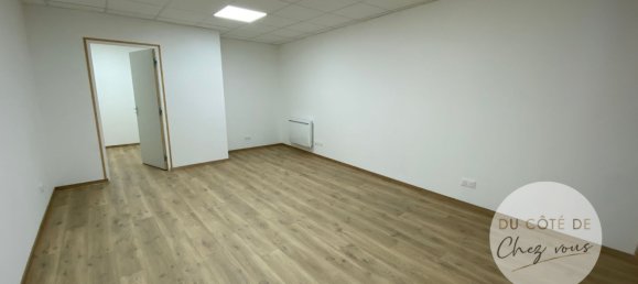 100m² Commercial property in Troyes, France No. 64242 9