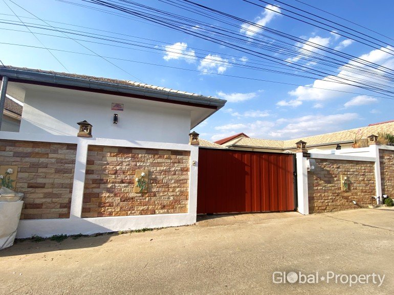 3 bedrooms House in Pattaya, Thailand No. 26335