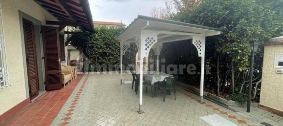 2 bedrooms Villa in Forte dei Marmi, Italy No. 36463 3