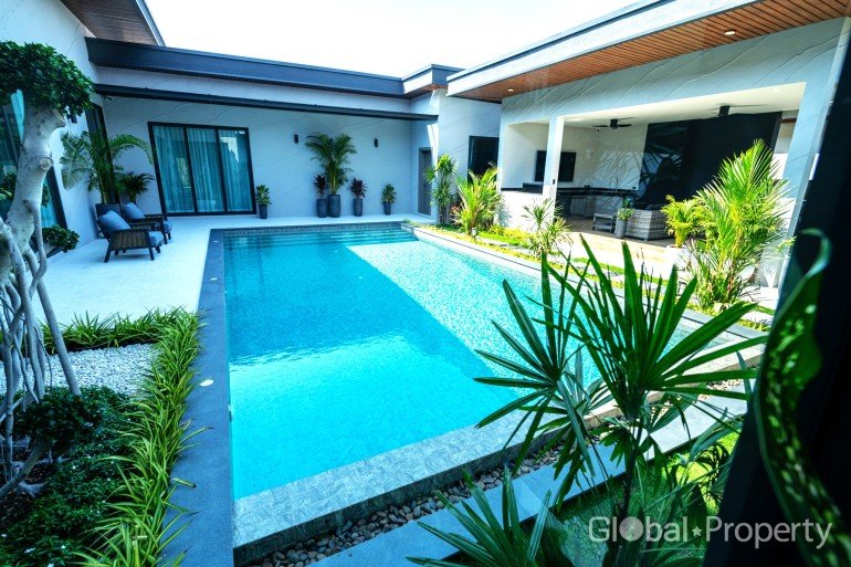 4 bedrooms House for sale in Pattaya, Chonburi, Eastern Thailand, Thailand № 27347