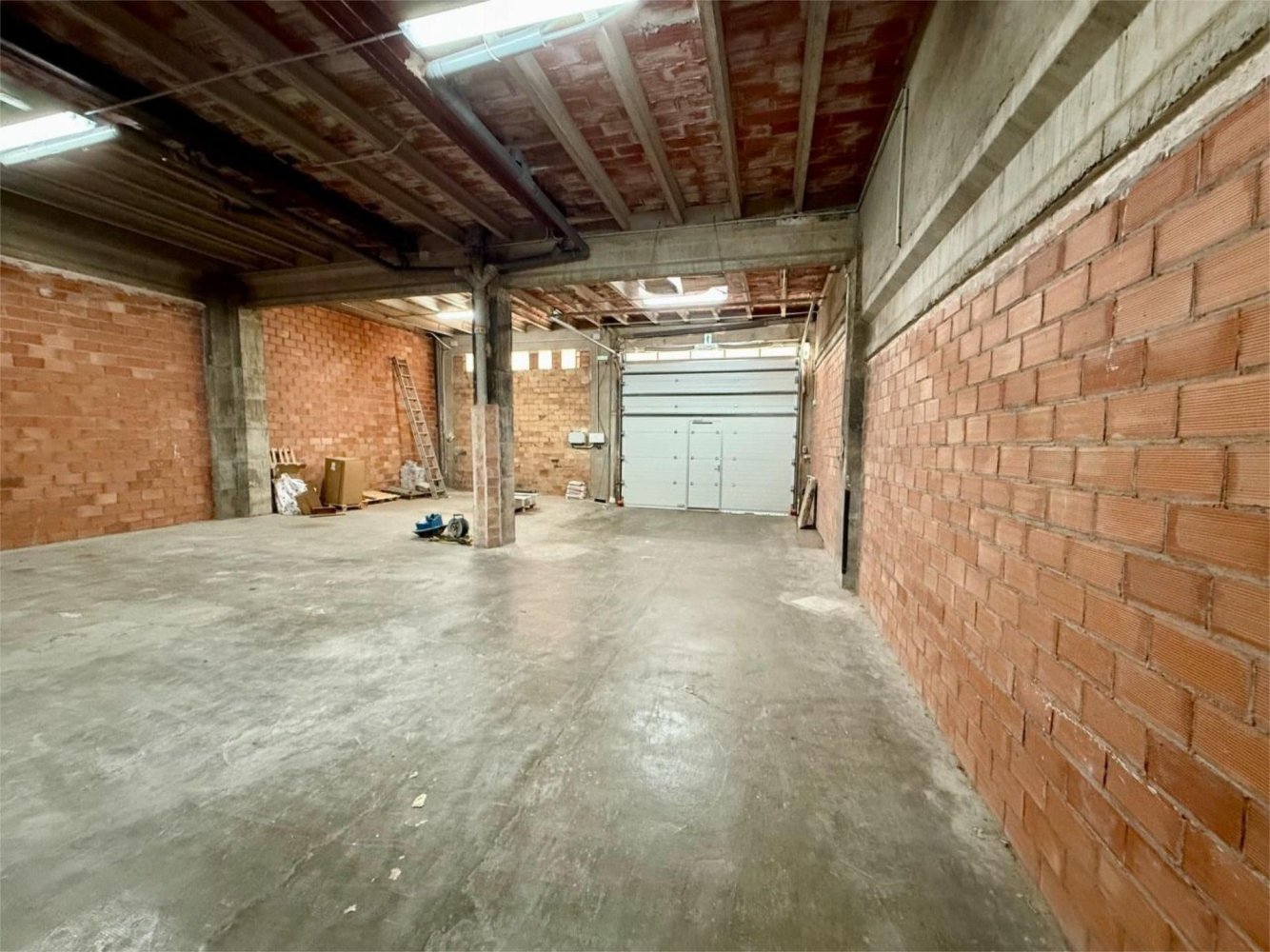 180m² Commercial property in Gelida, Spain No. 244254