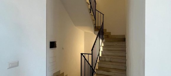 195m² Commercial property in Rome, Italy No. 337765 5