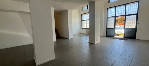 195m² Commercial property in Rome, Italy No. 337765 4