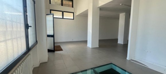 195m² Commercial property in Rome, Italy No. 337765 3