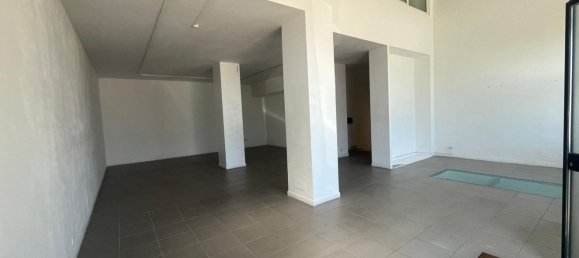 195m² Commercial property in Rome, Italy No. 337765 2