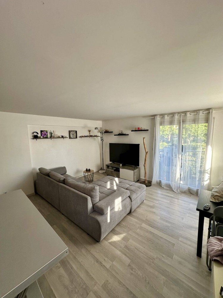 Apartamento de 2 dormitorios en Saint-Ouen-l'Aumone, France No. 333809