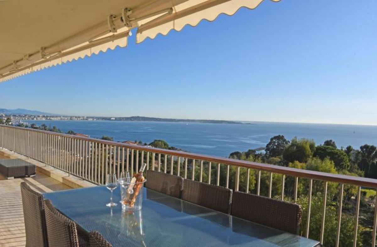 3 bedrooms Apartment in Cannes, France No. 2827