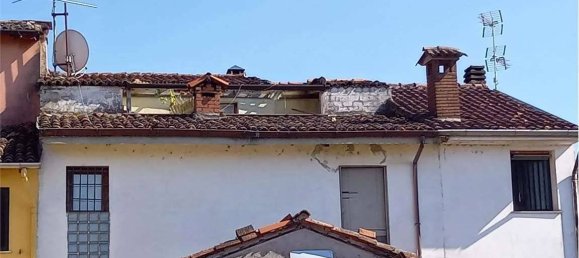 2 bedrooms House in Pieve Porto Morone, Italy No. 319971 2