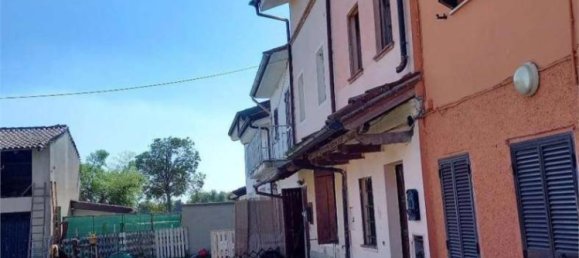 2 bedrooms House in Pieve Porto Morone, Italy No. 319971 4