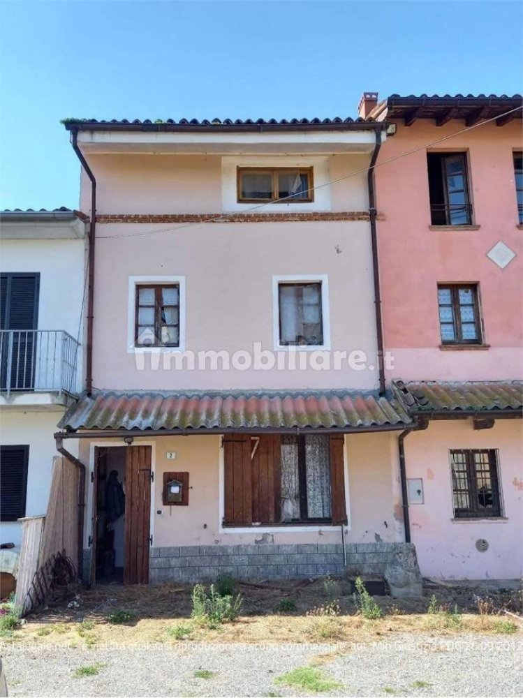 2 bedrooms House in Pieve Porto Morone, Italy No. 319971