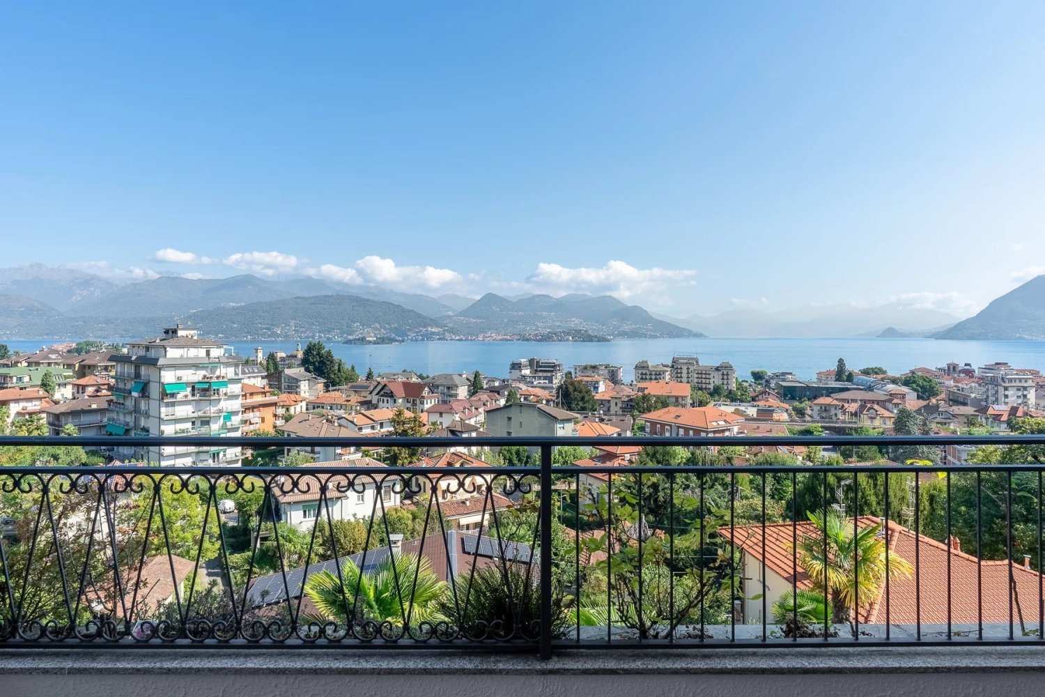 Apartamento de 2 dormitorios en Stresa, Italy No. 371598