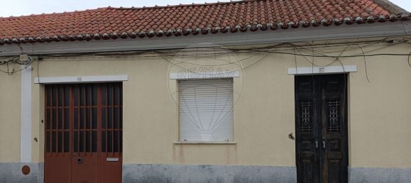 2 bedrooms House in Almeirim, Portugal No. 23924 2