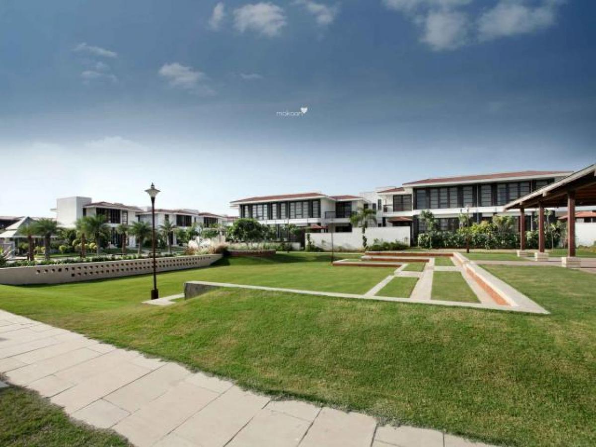 6 bedrooms House in Gurgaon, India No. 20531