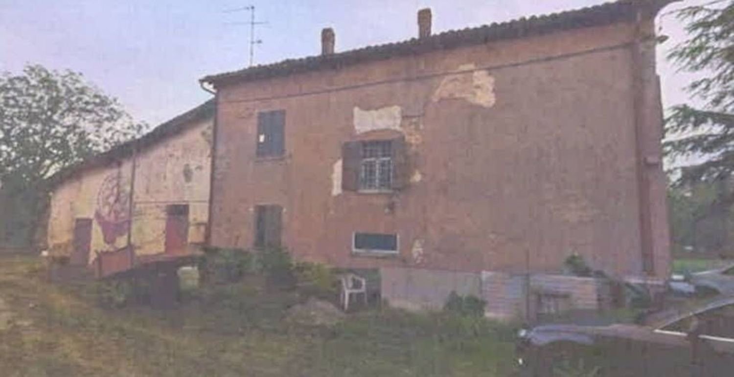 3 rooms Apartment in Modena, Italy No. 93083