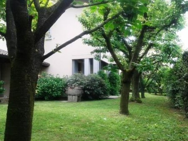 Вилла с 5 комнатами в Вимеркате, Италия № 182688