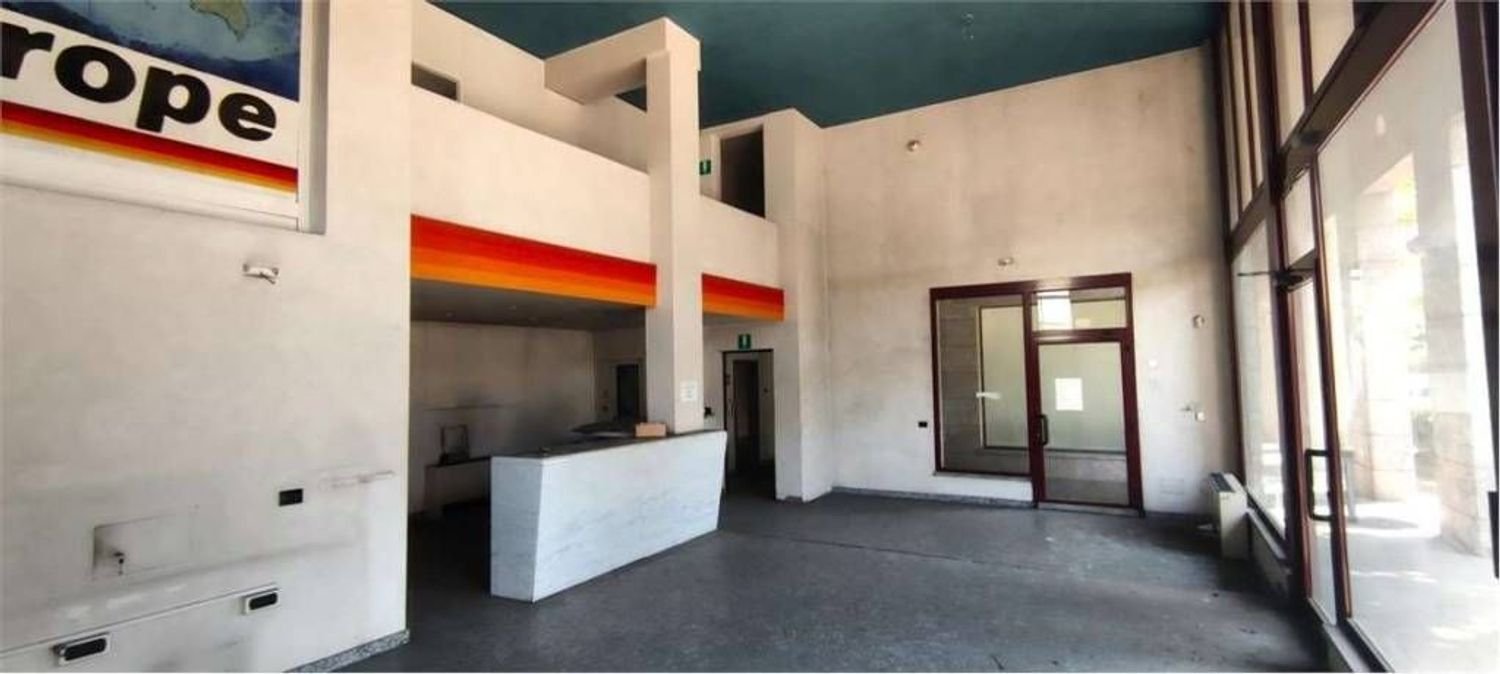 4900m² Warehouse in Gallarate, Italy No. 187176