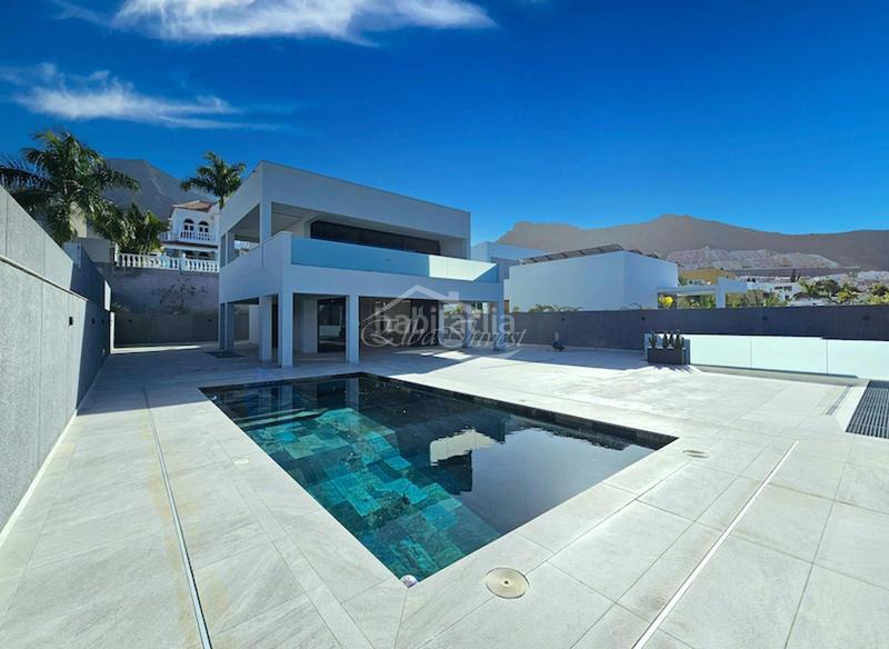 Villa de 4 dormitorios en Adeje, Spain No. 119071