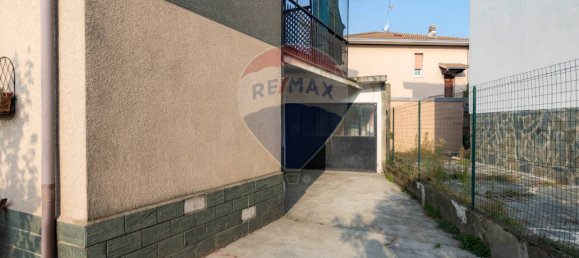 5 bedrooms Villa in Abbiategrasso, Italy No. 104502 3