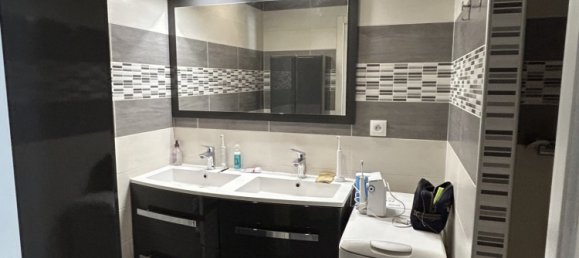 Adosado de 5 habitaciónes en Isdes, France No. 53619 4