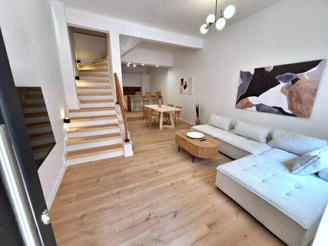 3 bedrooms Property in Piraeus, Greece No. 2287