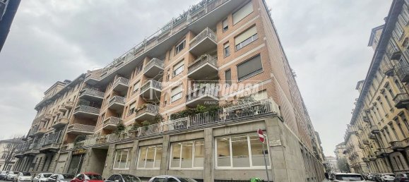 4 bedrooms Apartment in Turin, Italy No. 61430 12