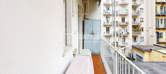 4 bedrooms Apartment in Turin, Italy No. 61430 7