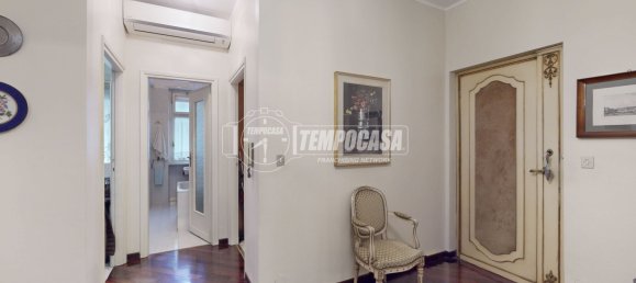4 bedrooms Apartment in Turin, Italy No. 61430 2