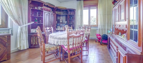 3 bedrooms Villa in Castano Primo, Italy No. 300983 4